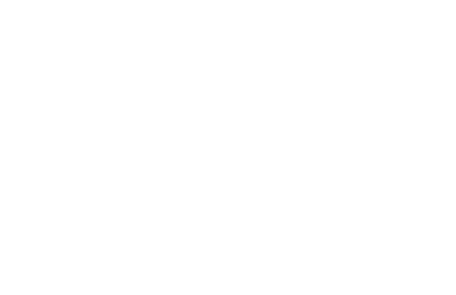 粉砂糖のゲレンデ飴細工で出来た雪の結晶生クリームで塗られた三角形のバームクーヘンの山